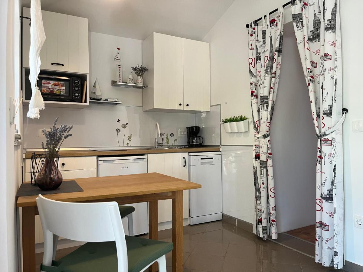Apartment Cozy&Quiet โรวีน ภายนอก รูปภาพ