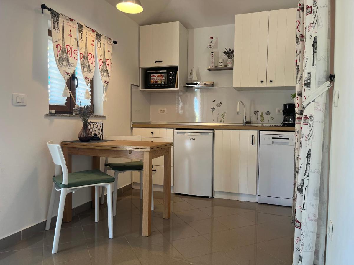 Apartment Cozy&Quiet โรวีน ภายนอก รูปภาพ